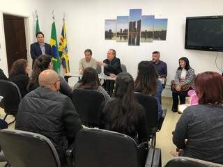 Grupo formado por pais e professores se reuniram nesta tarde com o prefeito Marquinhos Trad, (Foto: Divulgação)
