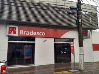 O banco fica na Rua 14 de julho, centro de Campo Grande (Foto: Paulo Francis)