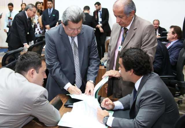  Assembleia  recebe projeto que extingue empresa que imprimia Di&aacute;rio Oficial