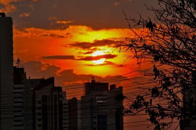 Calor e chuva devem marcar pen&uacute;ltimo dia do ano em MS