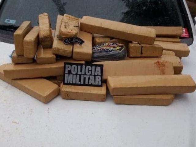 Den&uacute;ncia leva &agrave; pris&atilde;o de traficante flagrado com 38 tabletes de maconha 