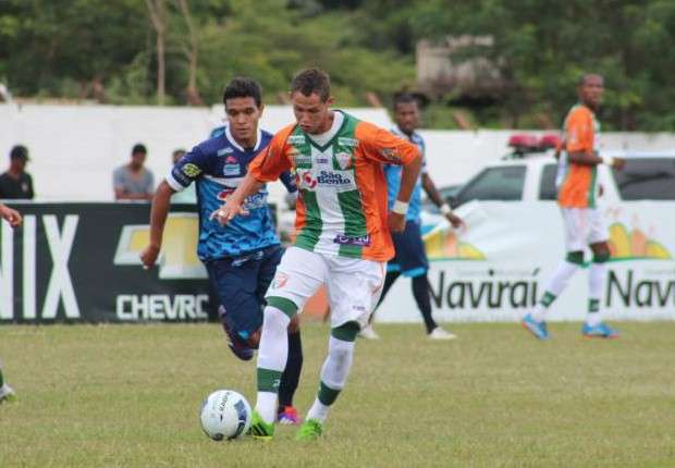 Naviraiense faz dever de casa e vence Ivinhema por 2 a 0