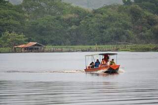 Durante os três meses em que a pesca está proibida,visitantes podem fazer o turismo de contemplação da fauna e flora. (Foto: Renê Carneiro/Corumbá)