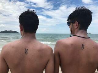 Imagem foi tatuada nas costas dos irmãos Paulo e Matheus.