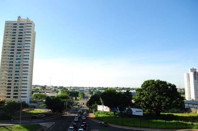 Dia come&ccedil;a com calor de 28&deg;C e pode chover durante a tarde