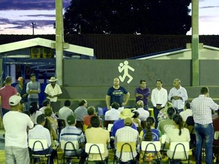 Mais de 100 moradores pedem ajuda em reunião com gestores municipais. (Fotos: Aurélio Miranda Filho) 