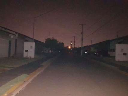 Problema na rede elétrica deixa moradores sem luz em bairro da Capital