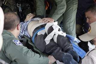 Ernesto, sofreu parada cardiorrespiratória enquanto era transferido do helicóptero do Esquadrão Pelicano. (Foto: PC de Souza)