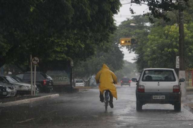 Volta a chover forte na cidade, com 66 mil&iacute;metros em tr&ecirc;s horas