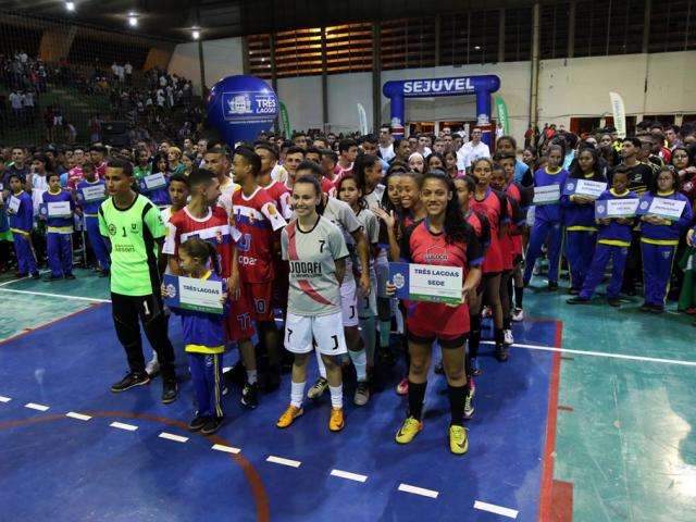 Jogos Escolares de futsal e basquete re&uacute;nem mais de 1,1 mil competidores