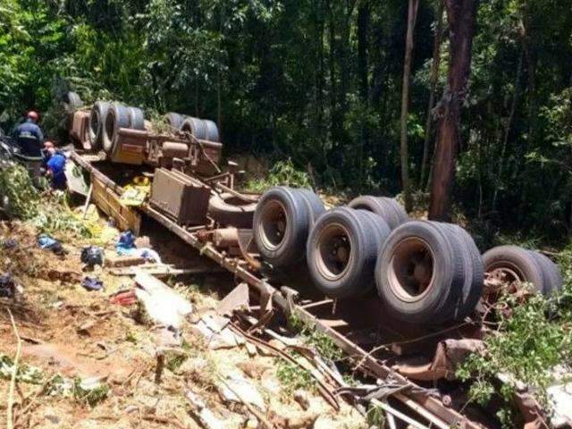  Fam&iacute;lia de MS morta em acidente no Paran&aacute; ser&aacute; velada em gin&aacute;sio de escola 