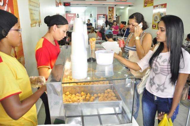 No Centro, lanchonete ficou famosa por vender coxinhas no copo e quer criar rede