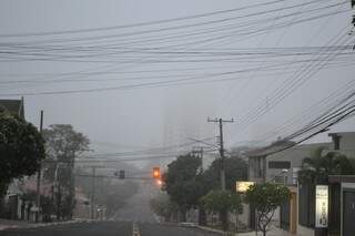 Neblina cobre boa parte da cidade. (Foto: Francisco Júnior)