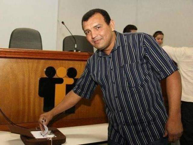 Juiz cassa diploma de prefeito gravado e denunciado por abuso econ&ocirc;mico