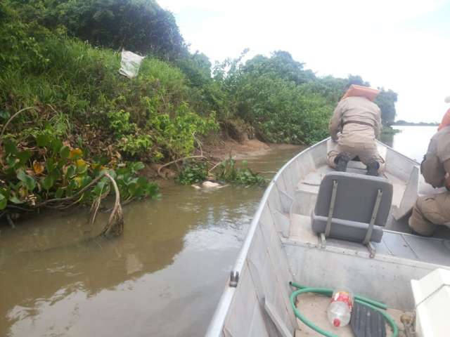 Corpo de colombiano &eacute; encontrado com tiros e facadas no Rio Paraguai