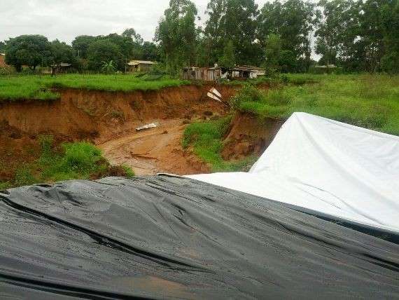 Chuva rompe tubula&ccedil;&atilde;o pela 2&ordf; vez e compromete fornecimento de &aacute;gua