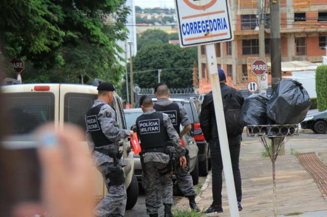 Opera&ccedil;&atilde;o com 125 policiais prende 20 suspeitos de integrar M&aacute;fia do Cigarro