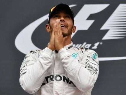 Lewis Hamilton vence GP da Hungria e assume liderança do campeonato