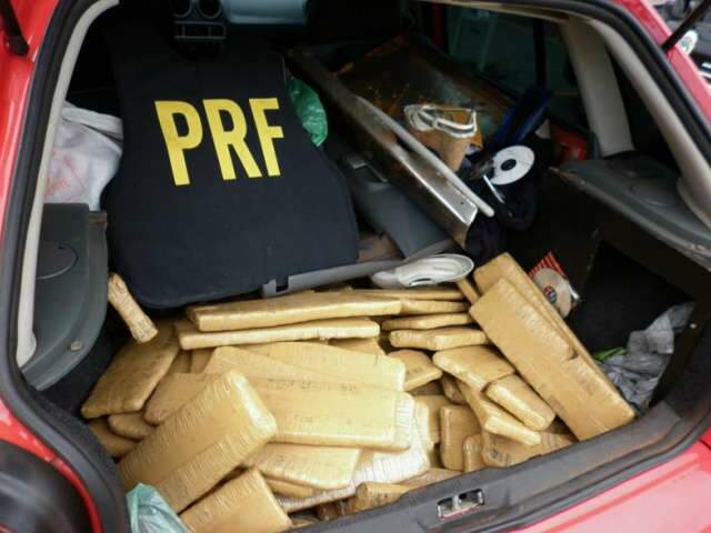  Jovem &eacute; presa com 72 quilos de maconha no distrito Nova Casa Verde 