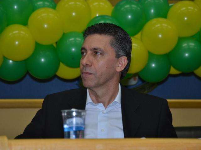 Candidato &agrave; reelei&ccedil;&atilde;o pelo comando do PMDB, Esacheu nega crise
