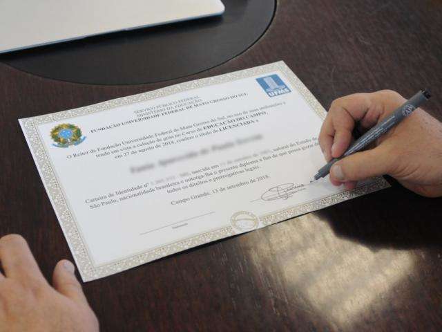 Ap&oacute;s reajuste de 350%, UFMS dobra arrecada&ccedil;&atilde;o com registro de diplomas