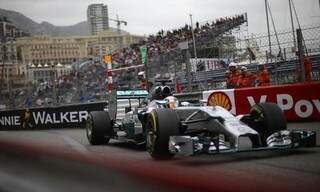 Hamilton (1:16.758) superou o austríaco Daniel; Daniel Ricciardo (AUS/Red Bull)