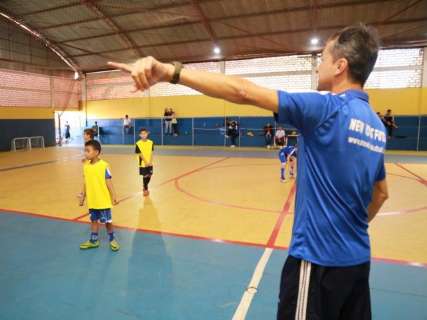 Escolinha de futsal dá oportunidade para todos os alunos serem campeões