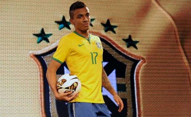 Mais amarela, CBF apresenta uniforme da sele&ccedil;&atilde;o para a Copa do Mundo