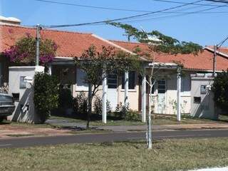 Apenas uma das dezenas de ruas do condomínio. (Foto: Marcos Ermínio) 