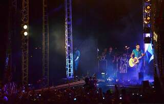 Gusttavo Lima Durante o show em Campo Grande: hotel nega que cantor tenha pedido tratamento diferenciado. (Foto: Thaynara Tomikawa)