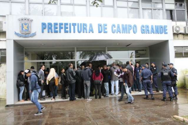 Prefeitura dispensa servidores e Pol&iacute;cia vai apurar depreda&ccedil;&atilde;o no Pa&ccedil;o