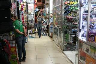 No Camelódromo, o baixo movimento de clientes preocupa os vendedores (Foto: Marcelo Victor)