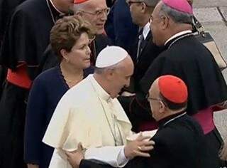 Papa Francisco é recebido no Brasil pela presidente Dilma (Foto: CNBB)