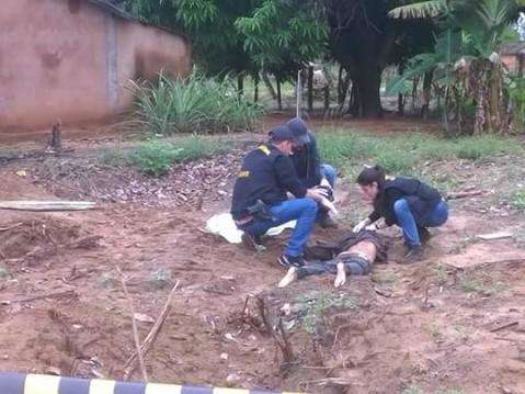 Homem mata mulher a pauladas e diz que motivo foi tapa na cara