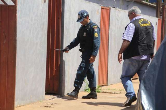 Identidade de mulher encontrada morta ensanguentada intriga pol&iacute;cia