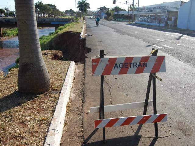  Prefeitura garante obras para conter eros&atilde;o na Ernesto Geisel ainda nesta semana