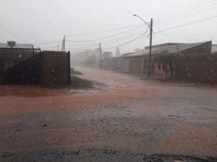 Tempo muda e chuva forte atinge o Centro e região sul de Campo Grande