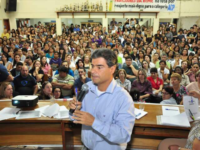  Prefeito oferece reajuste m&iacute;nimo de 10% para professores em 2011