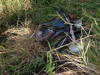 Motociclista cai em barranco e corpo &eacute; encontrado na beira de estrada