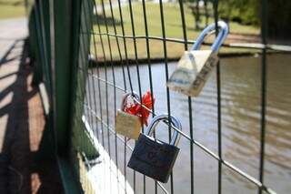 Que término nenhum possa abrir o amor que foi literalmente colocado na ponte. (Foto: Cleber Gellio)
