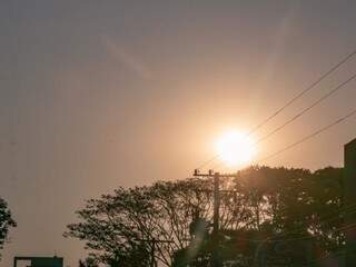 Sol apareceu logo no início do dia na Capital. (Foto: Henrique Kawaminami)