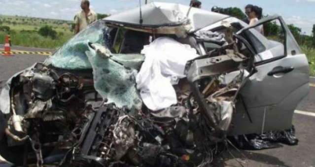  Tr&ecirc;s pessoas da mesma fam&iacute;lia morrem em acidente na BR-267