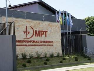Sede do Ministério Público do Trabalho em Dourados (Foto: Helio de Freitas)