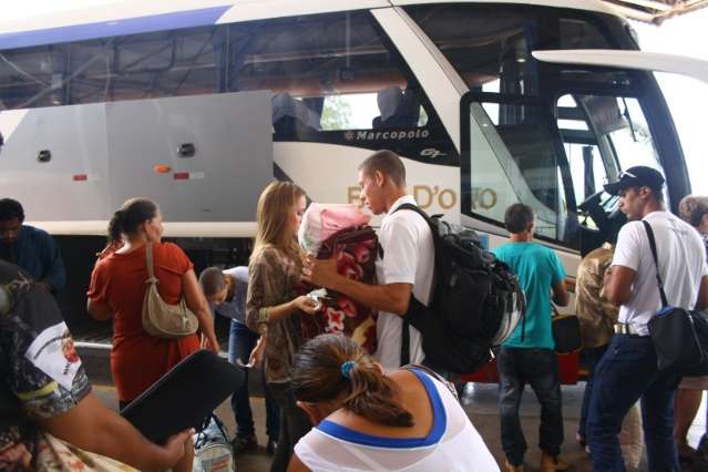 Movimento na rodovi&aacute;ria &eacute; intenso e 820 &ocirc;nibus extras garantem viagens