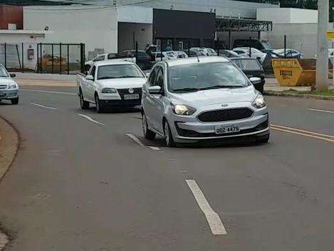 Asfalto afunda na Ant&ocirc;nio Maria Coelho e vira risco para motoristas