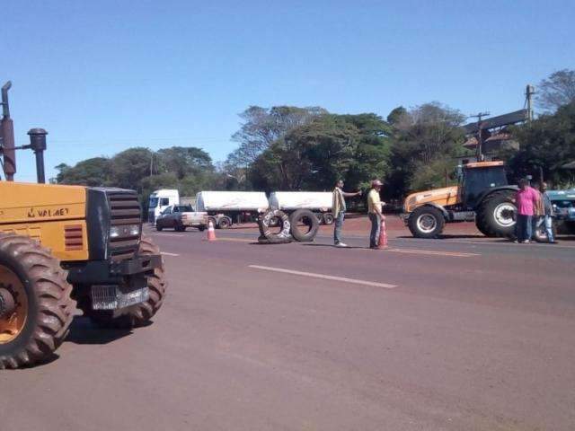 Caminhoneiros ampliam protesto na 163 e fazem dois bloqueios em Dourados