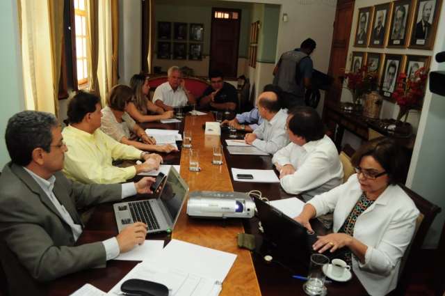 Equipe de Bernal reclama de dificuldade de acesso a dados