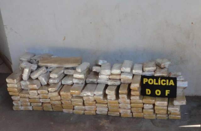  Pol&iacute;cia apreende 109 quilos de maconha em fundo falso de ve&iacute;culo 