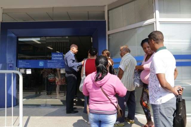 Lei obriga bancos a oferecer aux&iacute;lio a idosos e pessoas com defici&ecirc;ncia
