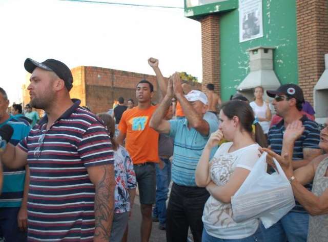 Fam&iacute;lia de comerciante morto tinha 30 boletins por ame&ccedil;as de ex-policial